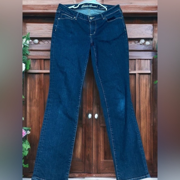 Eddie Bauer Women's Curvy Fit Trouser Leg Dark Bue Jeans size 10 - Picture 2 of 11